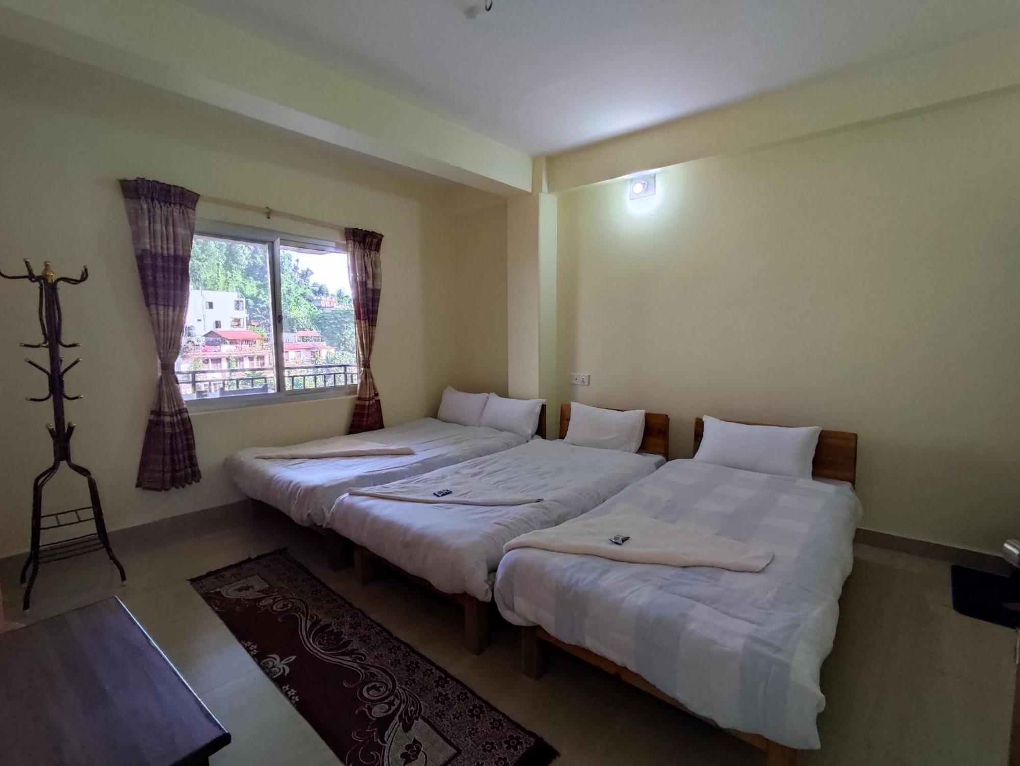 Hotel Green Hill View Pokhara Oda fotoğraf